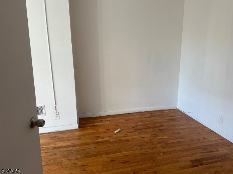 Elizabeth City, NJ 07208,131 Sayre St