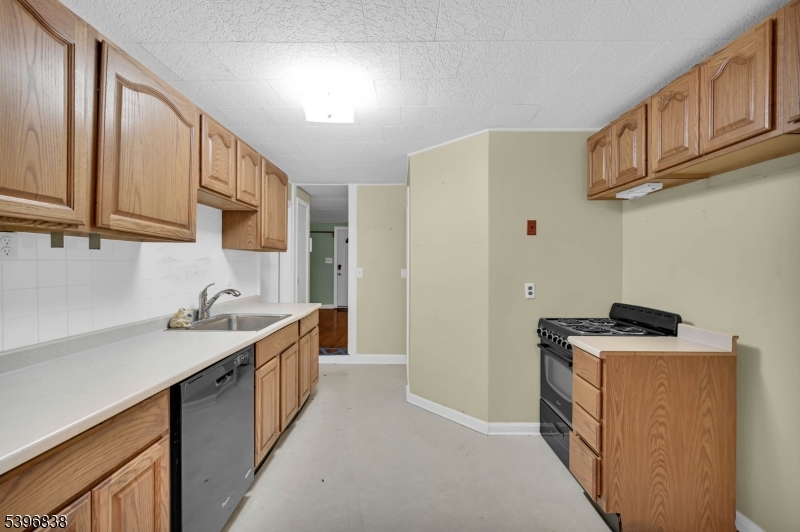 Dover Town, NJ 07801,121 W Munson Ave