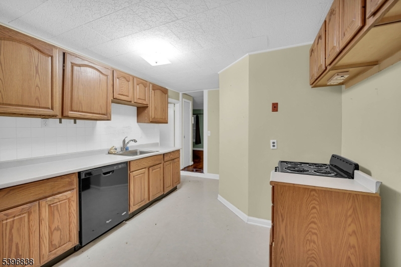 Dover Town, NJ 07801,121 W Munson Ave