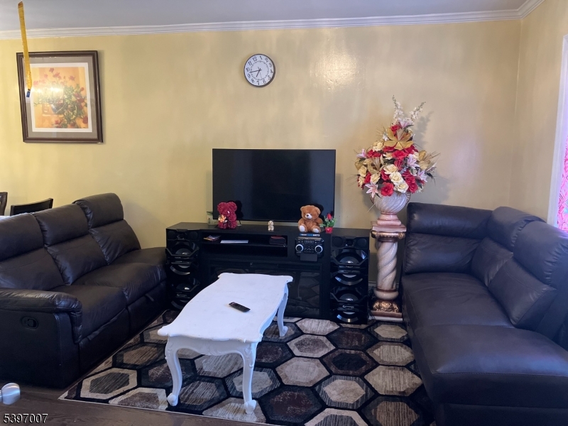 East Orange City, NJ 07017,21 Lake St