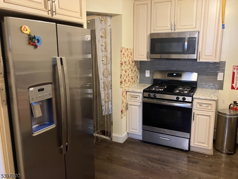 East Orange City, NJ 07017,21 Lake St