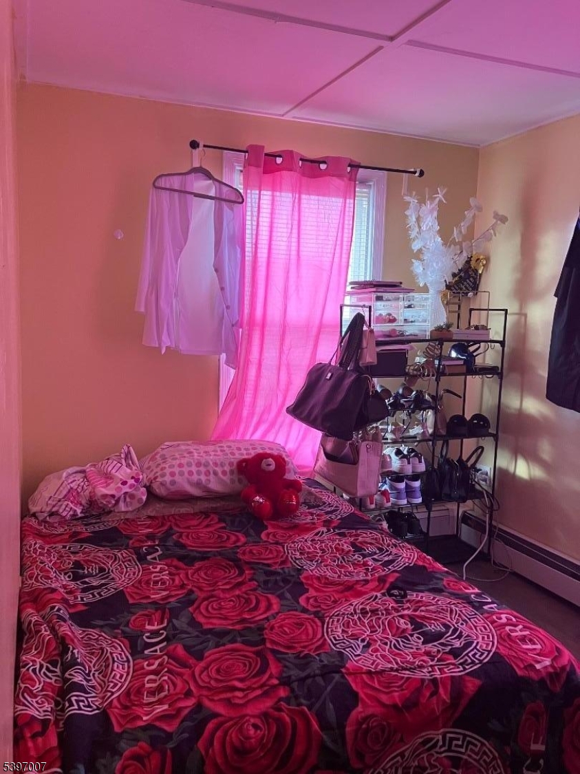 East Orange City, NJ 07017,21 Lake St