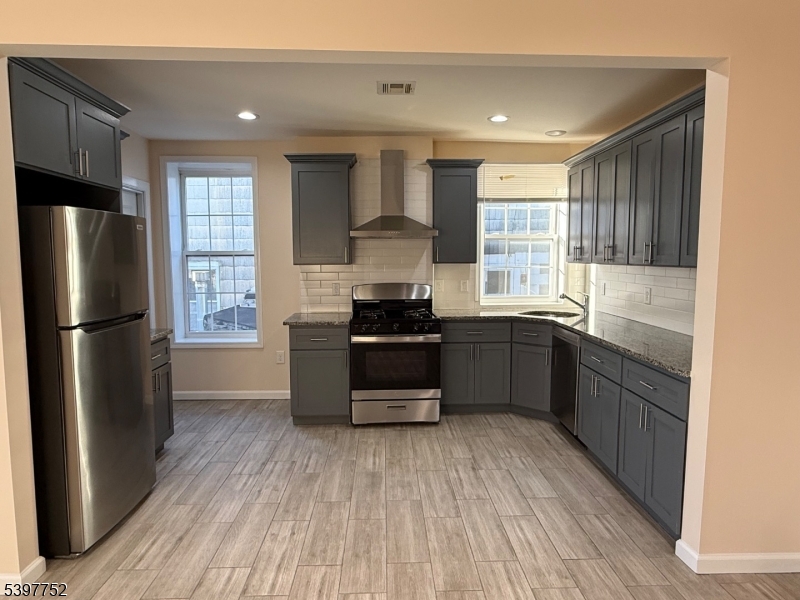 Newark City, NJ 07105,208 Walnut St