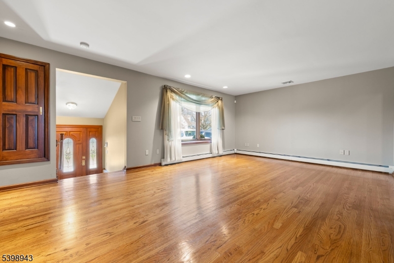 Nutley Twp., NJ 07110,24 Faber Place