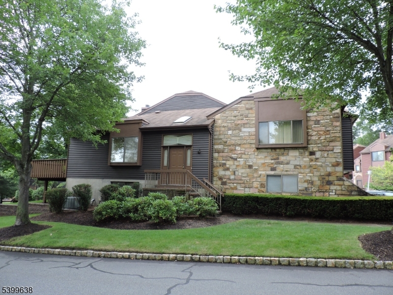 82 Fallen Timbers Trl, Rockaway Twp., NJ 07866