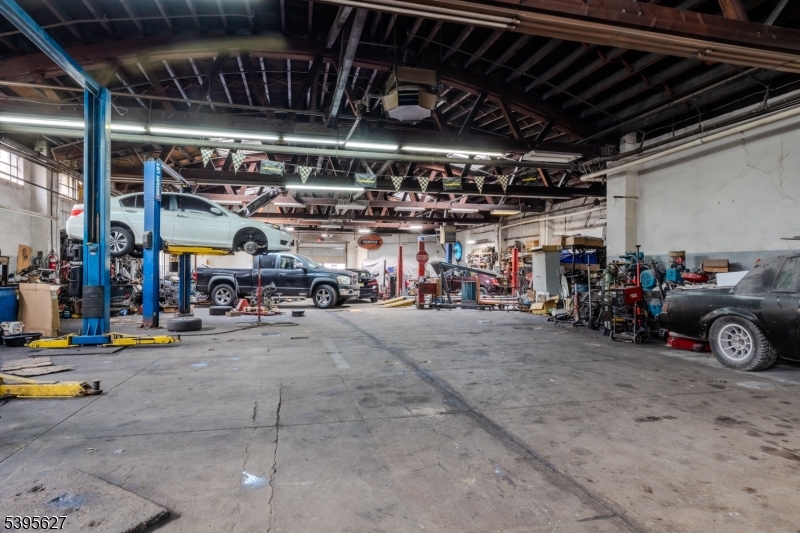 Newark City, NJ 07107,303 N 5Th St