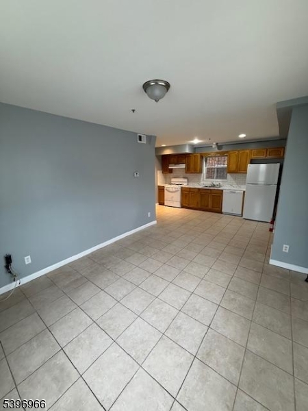 Newark City, NJ 07112,356 Hawthorne Ave