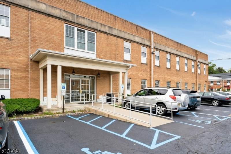 Clifton City, NJ 07013,1033 Clifton Ave