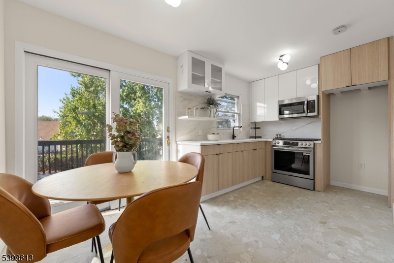 Belleville Twp., NJ 07109,93 Passaic Ave