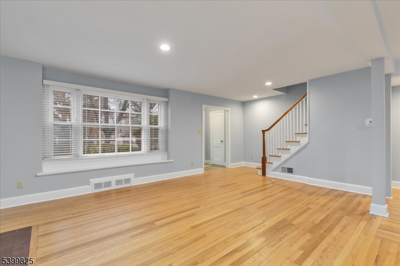 Somerville Boro, NJ 08876,276 N Bridge St