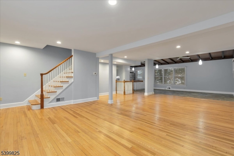 Somerville Boro, NJ 08876,276 N Bridge St