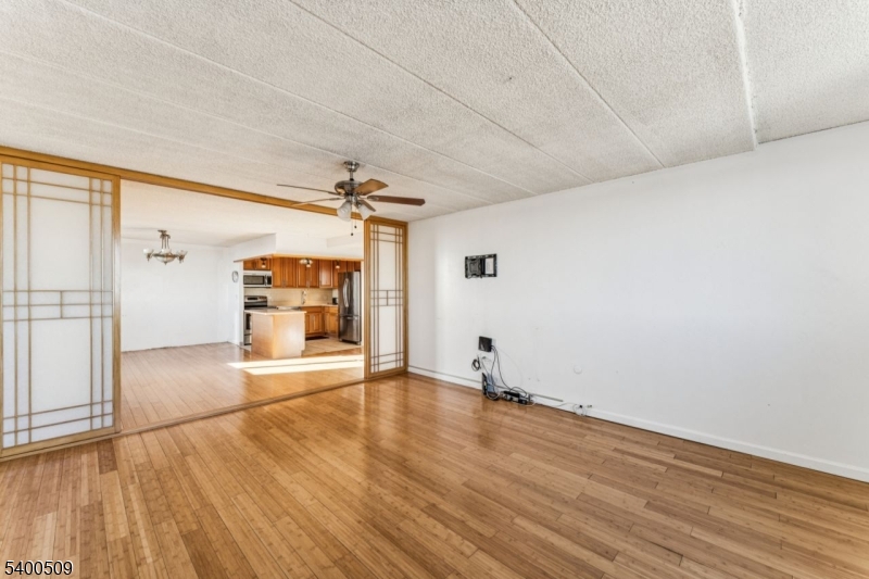 Passaic City, NJ 07055,170-202 Lafayette Ave #11-E