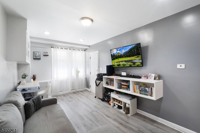 Belleville Twp., NJ 07109,279 Belmont Ave