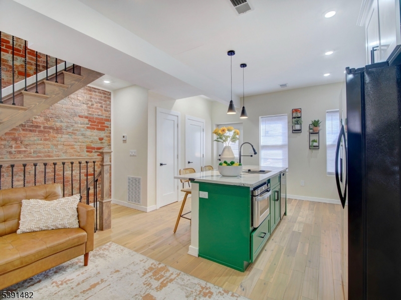 Newark City, NJ 07102,16 Eagles St