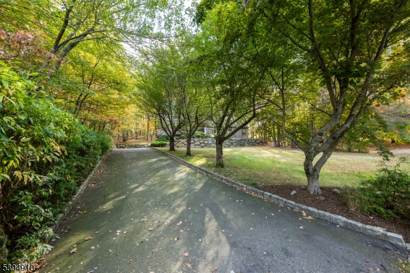 Kinnelon Boro, NJ 07405,2 Denise Dr