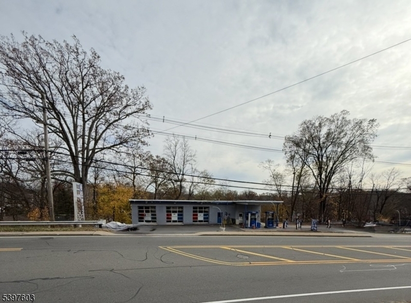 53 Lakeside Blvd, Hopatcong Boro, NJ 07843