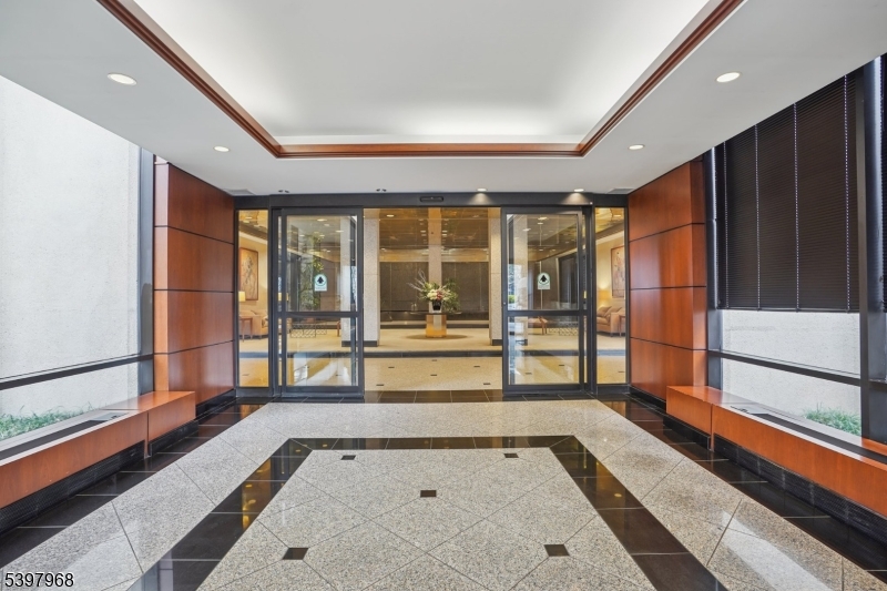 Verona Twp., NJ 07044,2 Claridge Dr Apt 1CW #1CW