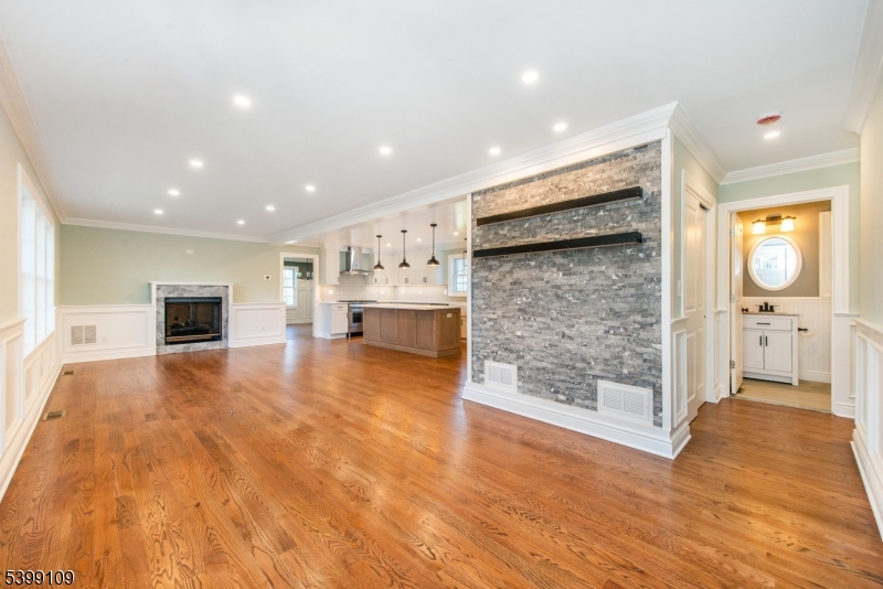 Roseland Boro, NJ 07068,44 4Th Ave