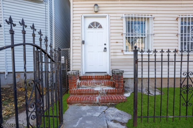 Newark City, NJ 07108,790 S 14Th St