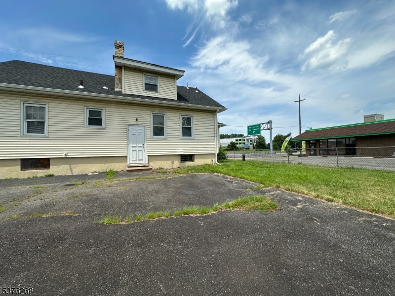 Fairfield Twp., NJ 07004,584-588 Us Highway 46