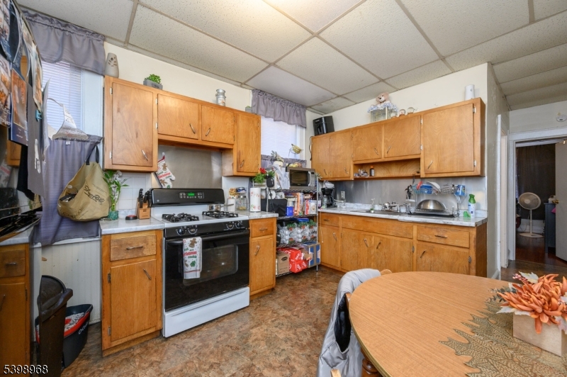 Newark City, NJ 07107,427-429 N 12Th St