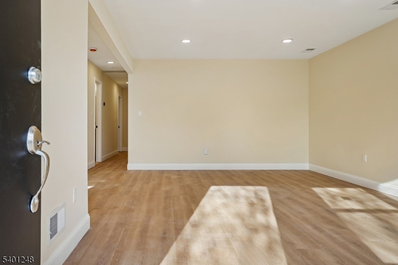 Summit City, NJ 07901,11 Washington Ave #1