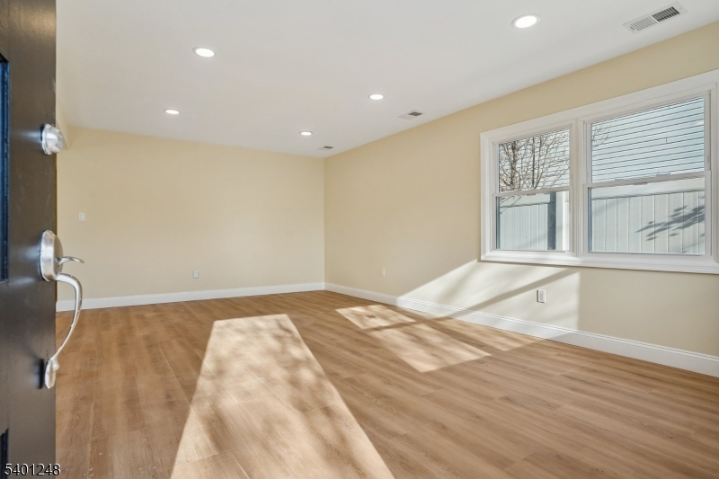 Summit City, NJ 07901,11 Washington Ave #1