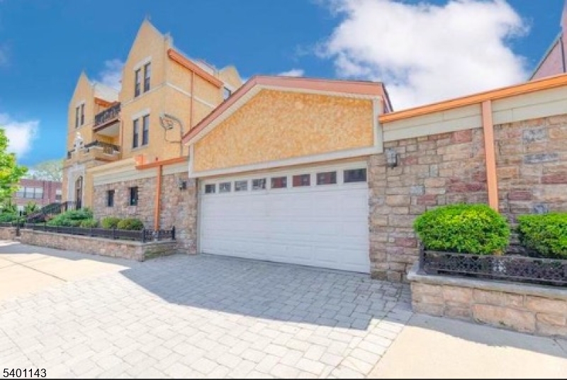 Bayonne City, NJ 07002,36 W 14Th St Unit 201 #201