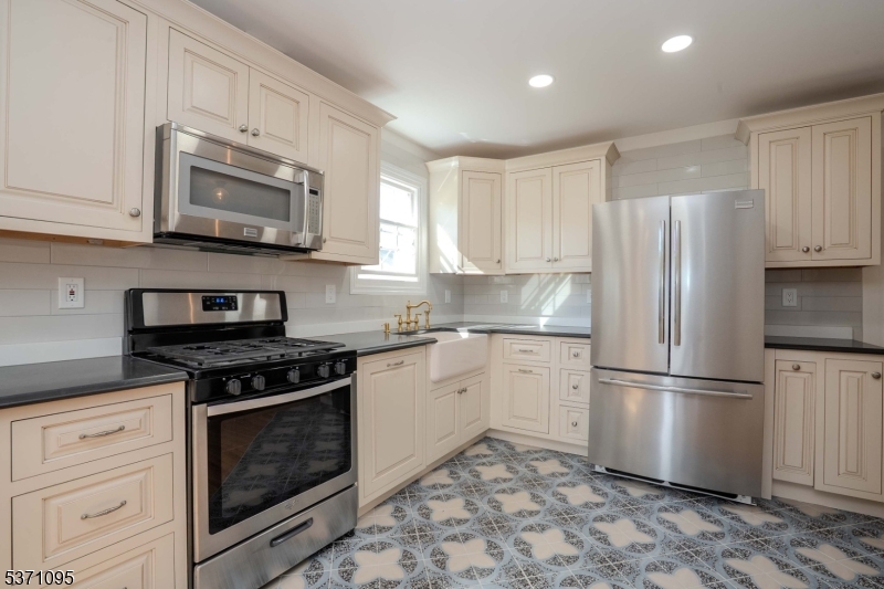 135 Main St #B, Chatham Boro, NJ 07928