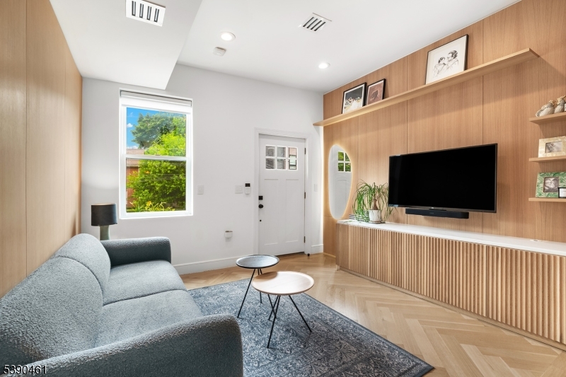 Jersey City, NJ 07306,18-1/2 Highland Ave