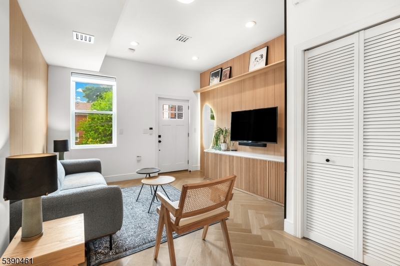 Jersey City, NJ 07306,18-1/2 Highland Ave