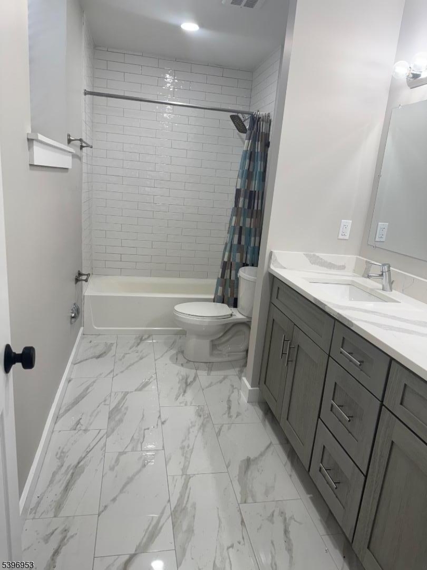 Newark City, NJ 07103,70 19Th Ave