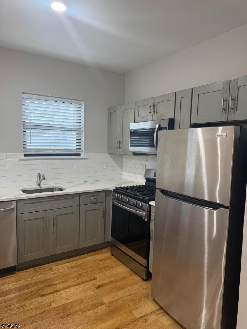 Newark City, NJ 07103,70 19Th Ave