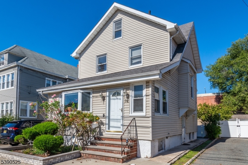 Clifton City, NJ 07011,74 Trimble Ave