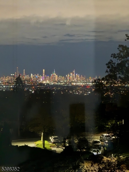 Verona Twp., NJ 07044,1 Claridge Dr #726