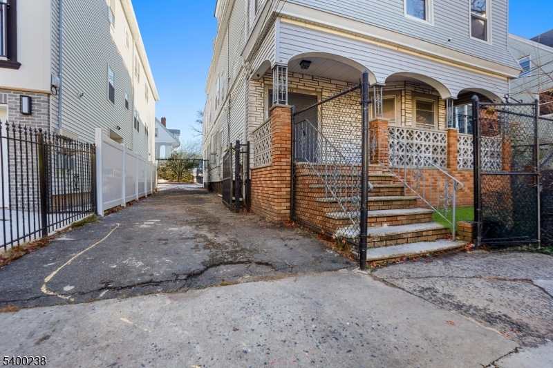 Newark City, NJ 07108,32 Fabyan Pl