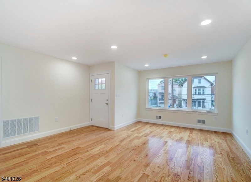 Newark City, NJ 07104,85 3Rd Ave #1