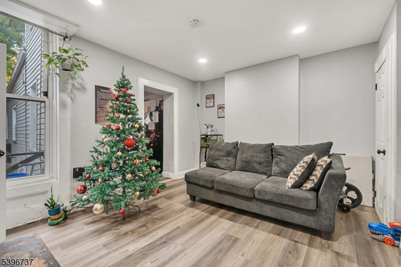 Bloomfield Twp., NJ 07003,14 Crown St