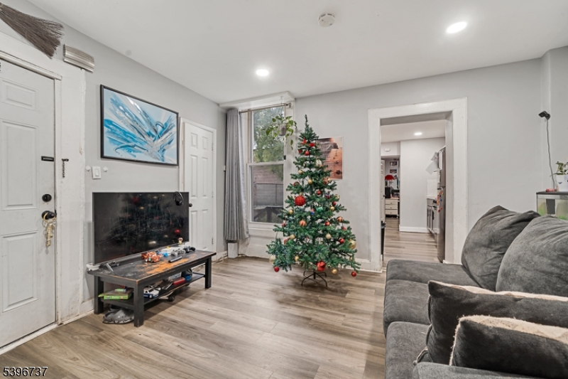 Bloomfield Twp., NJ 07003,14 Crown St