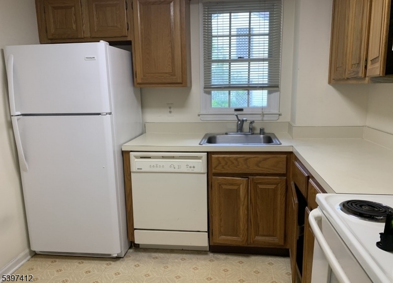 Bernards Twp., NJ 07920,95 Jamestown Rd Ondo