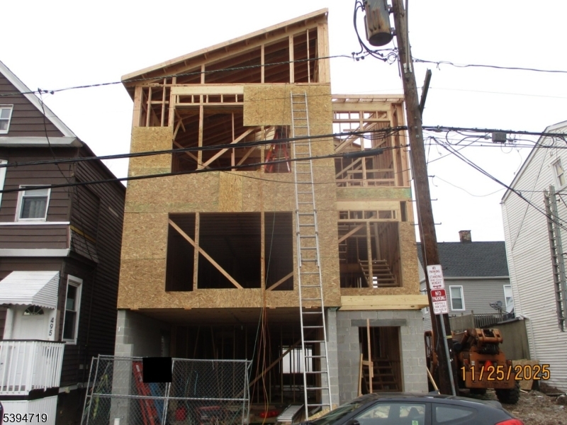 Newark City, NJ 07103,491-493 S 10Th St