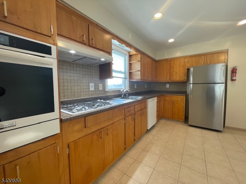 Clifton City, NJ 07011,15 Sanford St