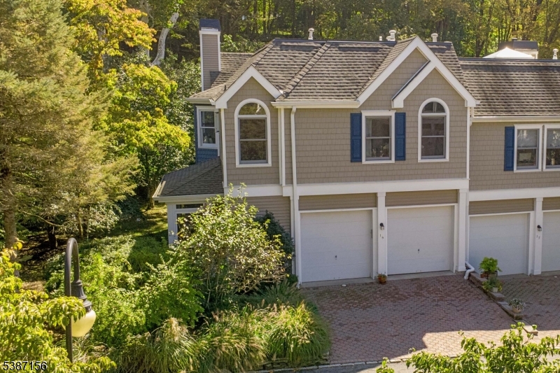 18 Rock Creek Woods Dr, Lambertville City, NJ 08530