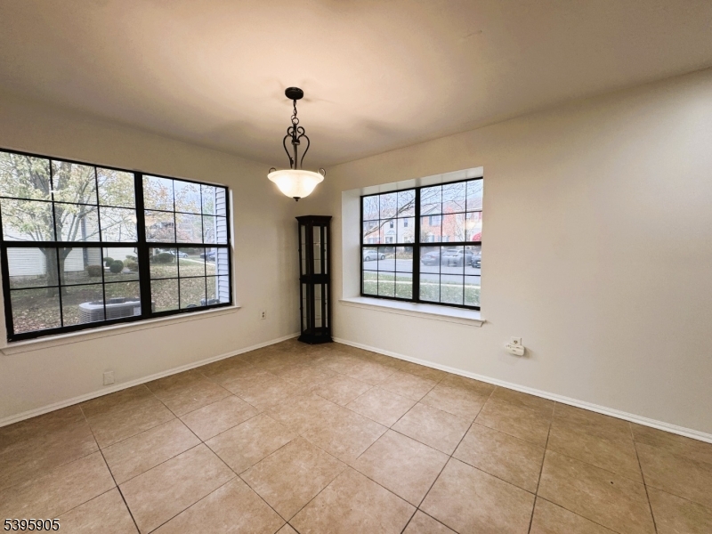 Franklin Twp., NJ 08823,1 Lyon Ln #1