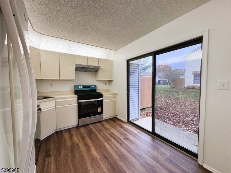 Franklin Twp., NJ 08823,1 Lyon Ln #1