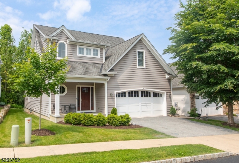 42 Bluffs Ct, Hamburg Boro, NJ 07419