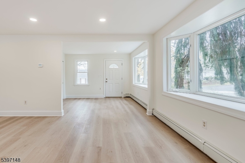 63 Merriam Ave, Newton Town, NJ 07860