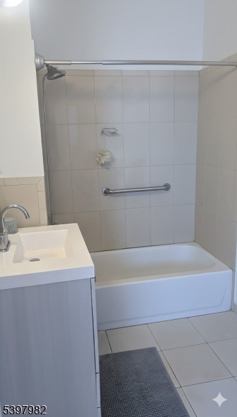 Clifton City, NJ 07011,230 Lakeview Ave #2