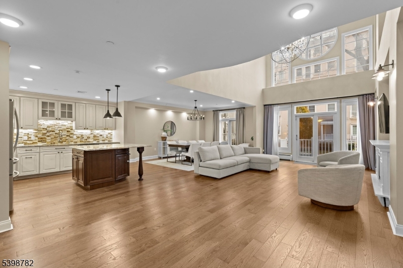 Jersey City, NJ 07305,208 Shearwater Ct #15