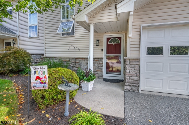 5 Stonehill Rd, Hardyston Twp., NJ 07419